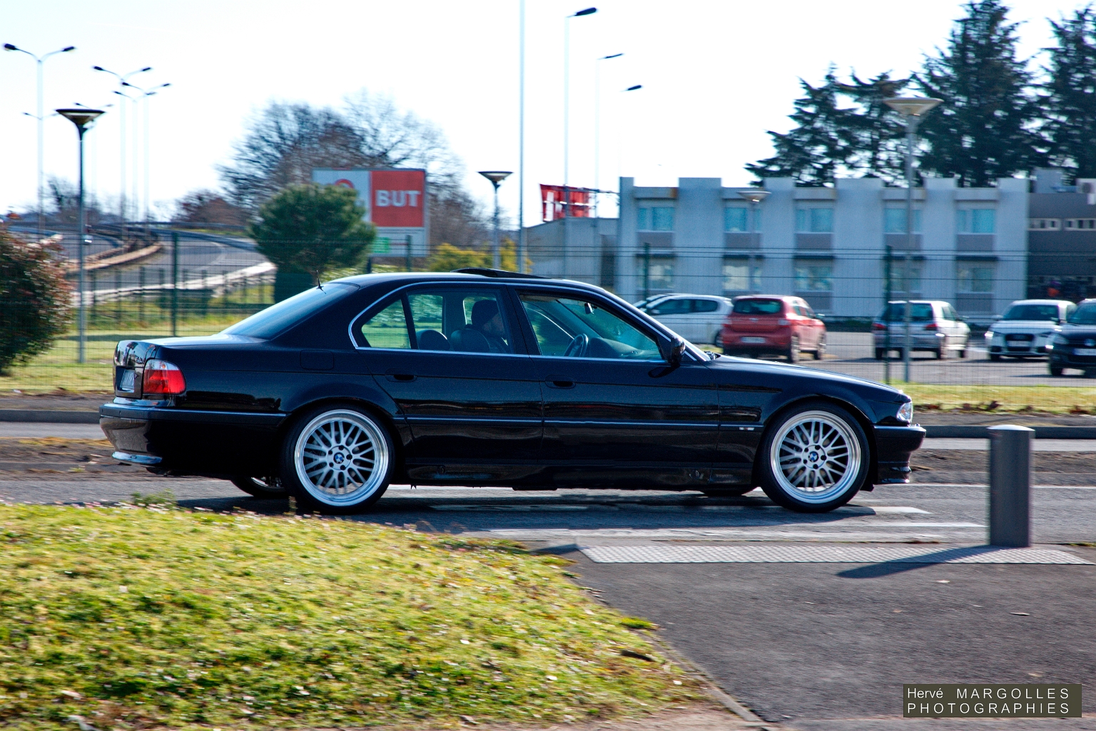 BMW 740i -01.jpg